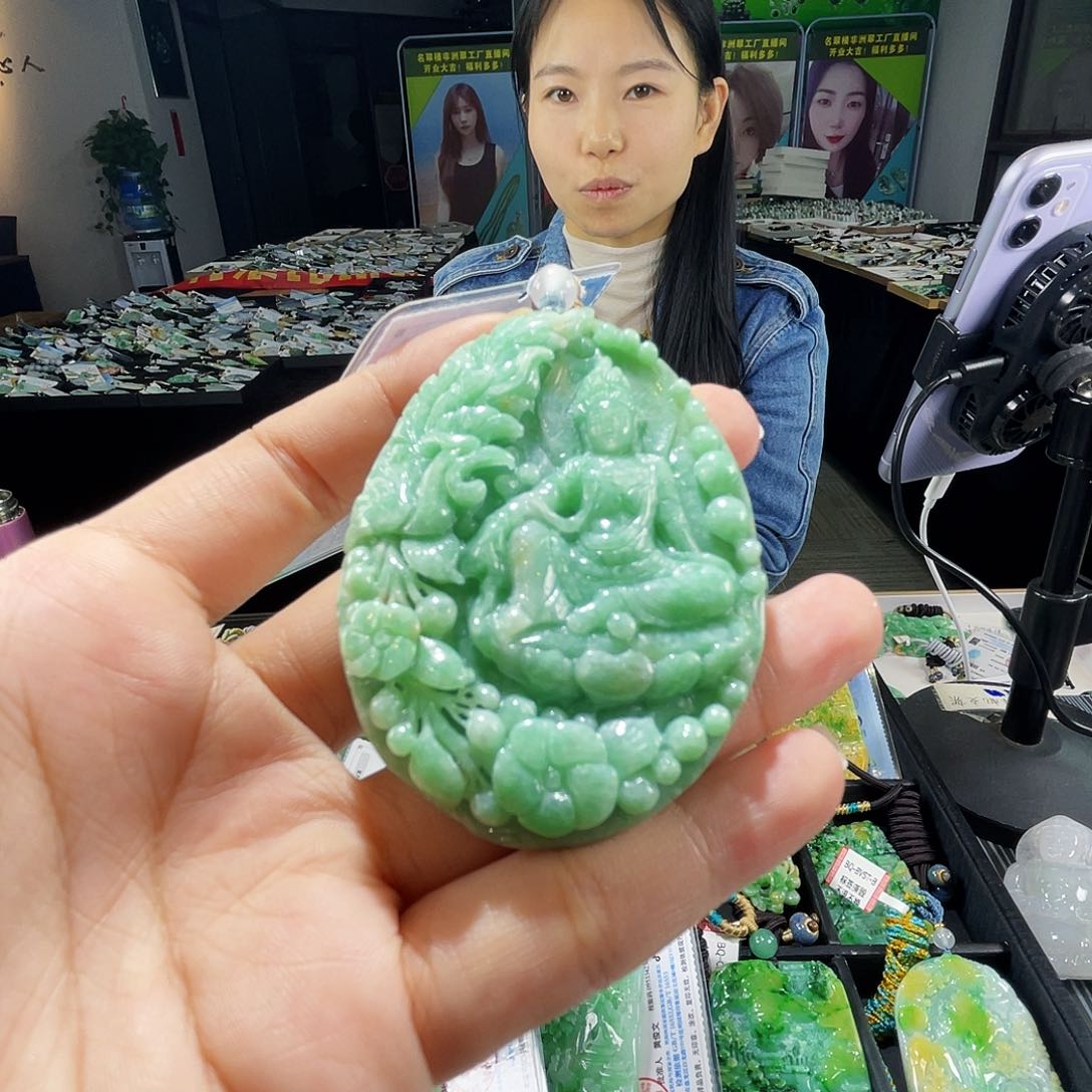 颈饰未镶嵌翡翠一