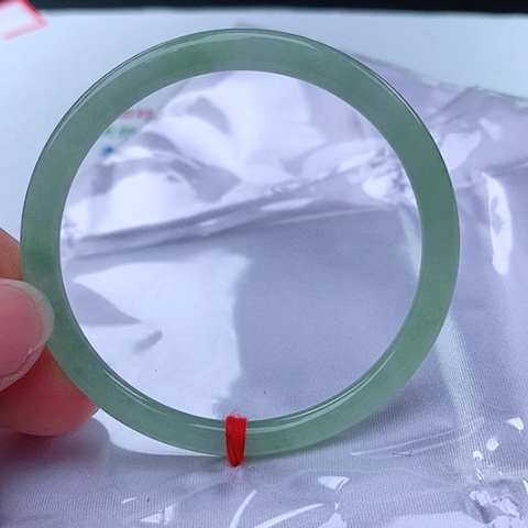 翡翠手镯（圆镯）未镶嵌62 号翡翠手镯