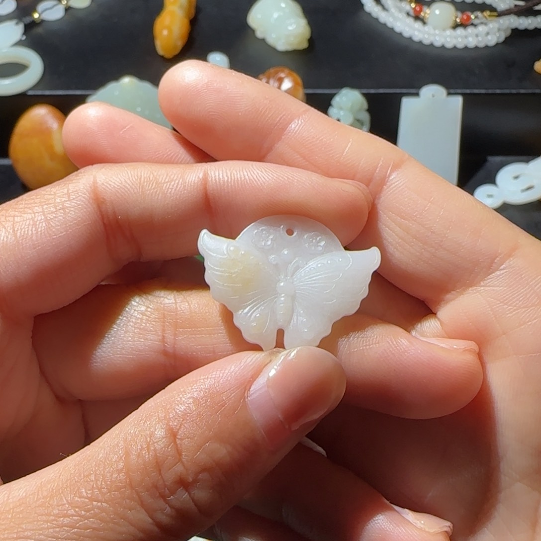 和田玉未镶嵌颈饰桐*儿