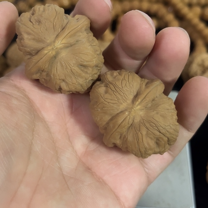 把件文玩核桃边37肚40左右瑕疵元宝，编号0021