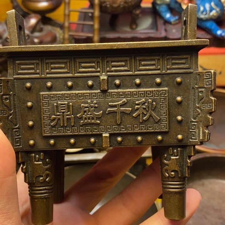 铜器摆件做工精良