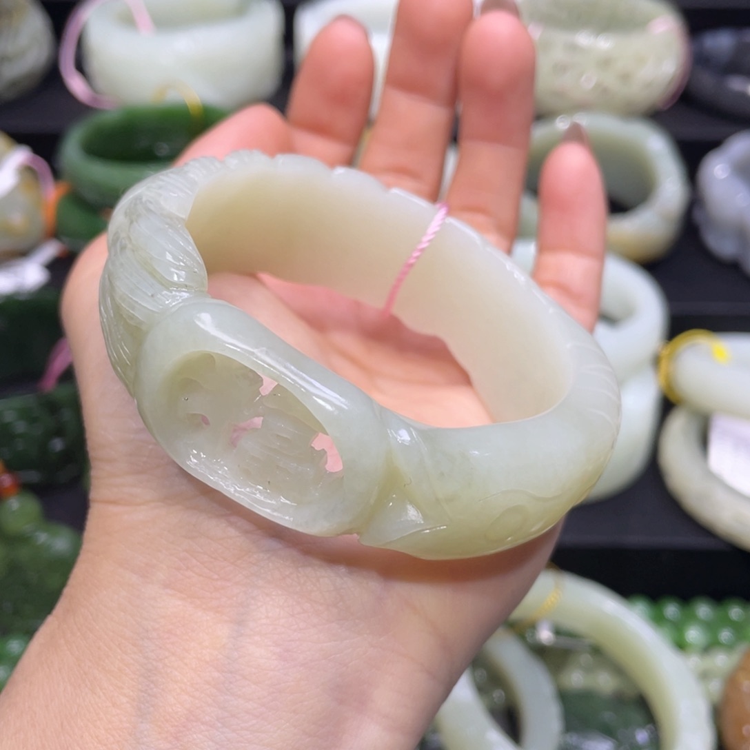 和田玉手镯57圈口 编号73未镶嵌