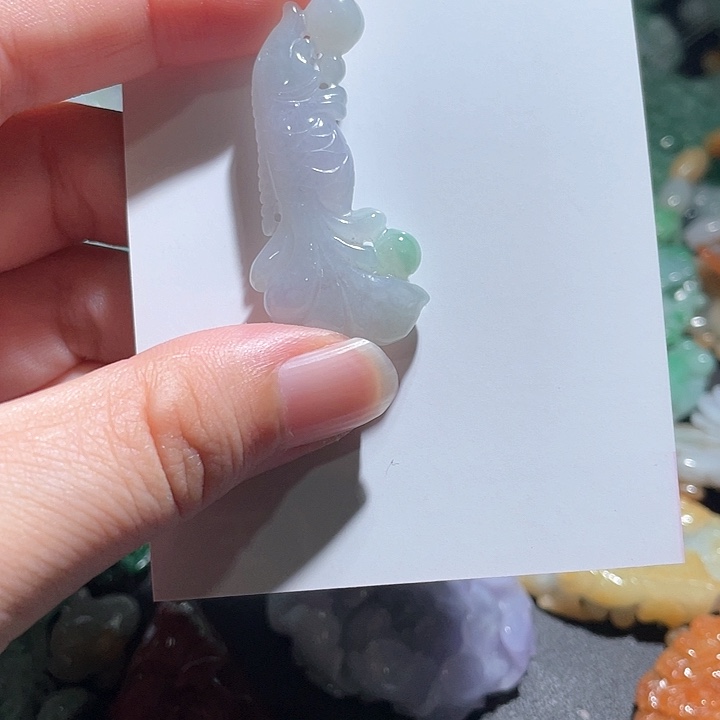 颈饰足铂镶嵌翡翠天