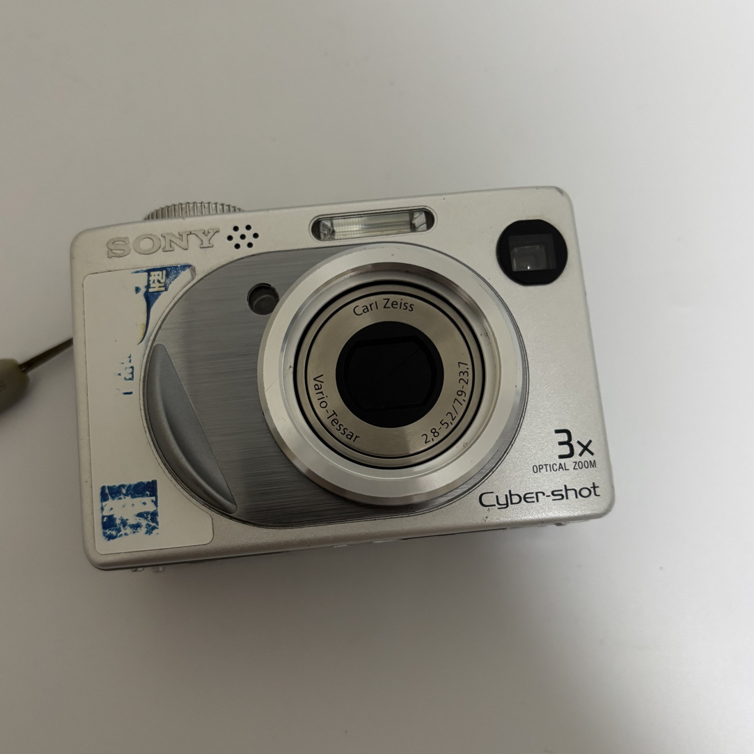 9新 Sony/索尼 w1银色复古式ccd相机（自备五号电池）