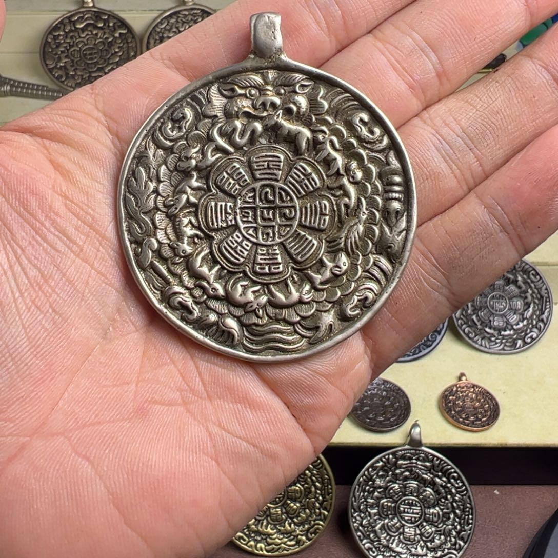 泥塑猪鼻青铜加银子