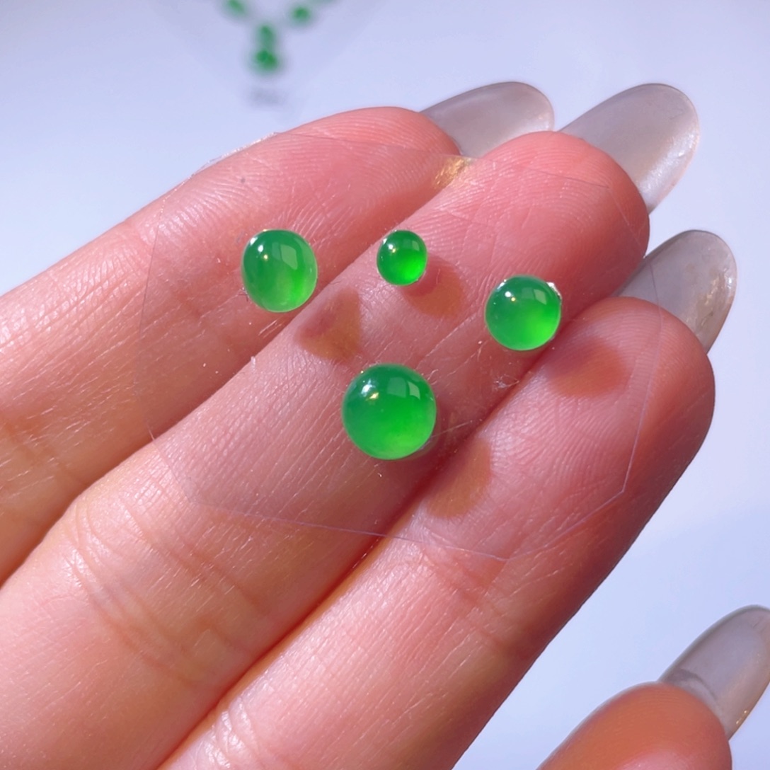 翡翠颈饰未镶嵌裸石