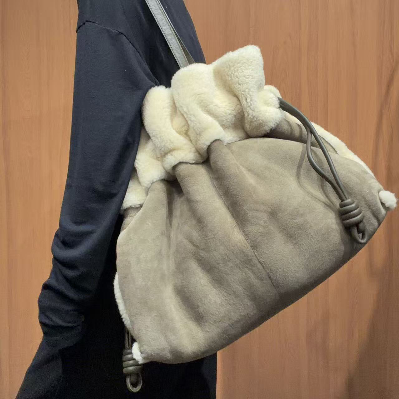 95新 LOEWE/罗意威 【蕾】 8ET527 单肩包