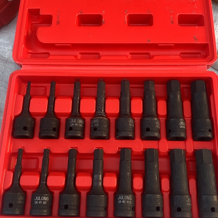 Q***S旧的五金工具！默认微瑕以图为准！确定在拍不退不换