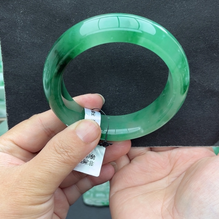 忘***以石英质玉未镶嵌手镯