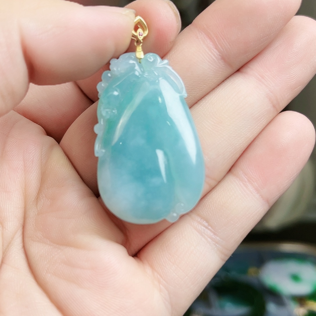 翡翠颈饰18K金镶嵌吊坠