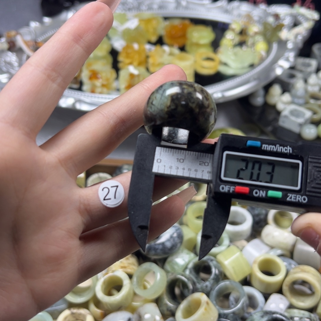 蛇纹石玉未镶嵌戒指