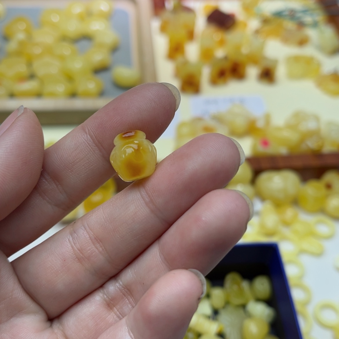 【闪购商品】蜜蜡裸石未镶嵌配饰