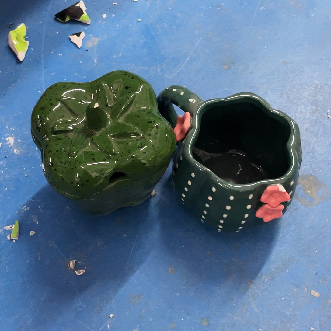 摆件星*L  磕碰。        封釉。  