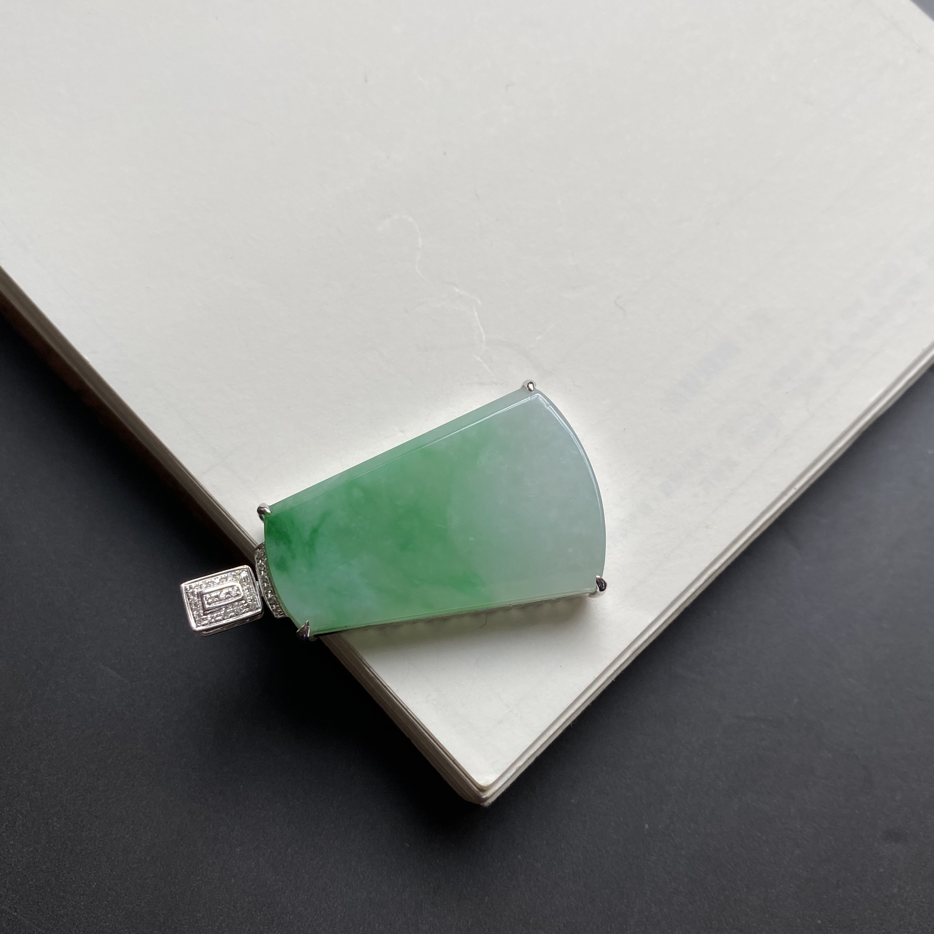 也木西翡翠成品18K金镶水润绿花无事牌yzn0118