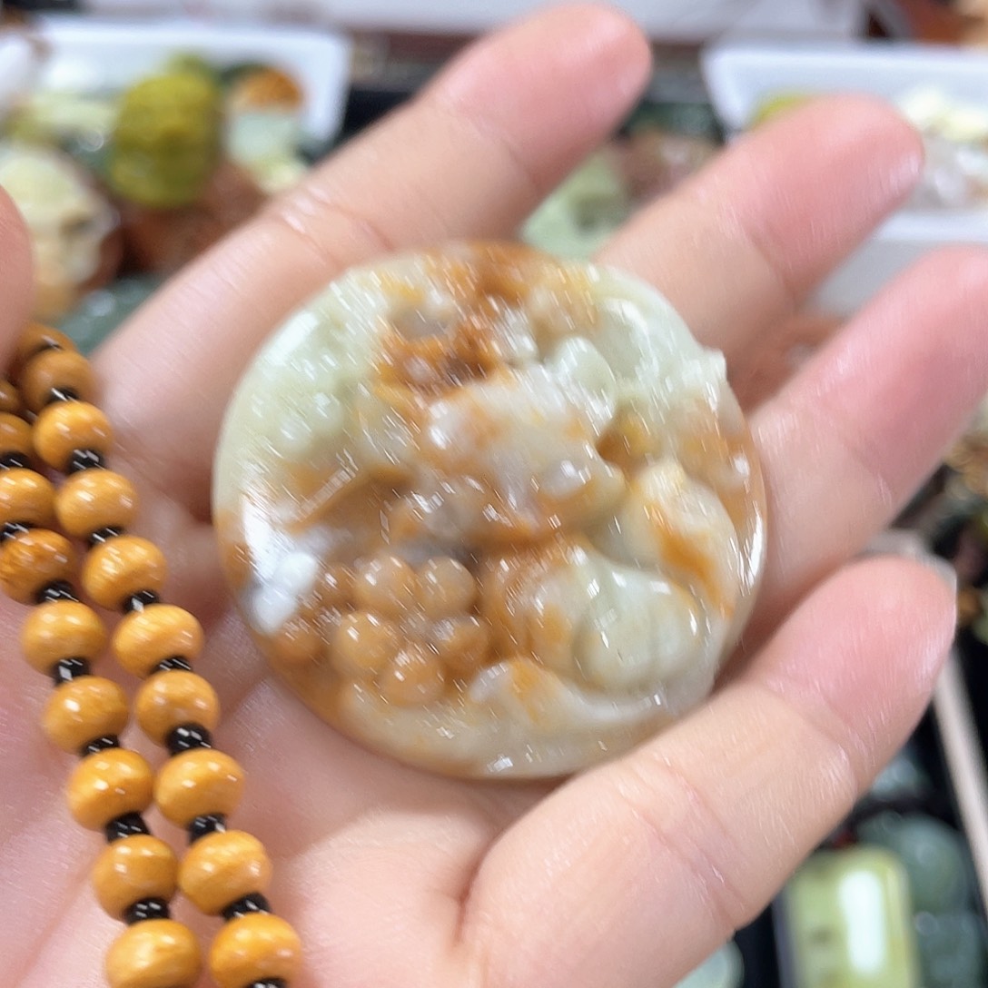 蛇纹石玉颈饰未镶嵌