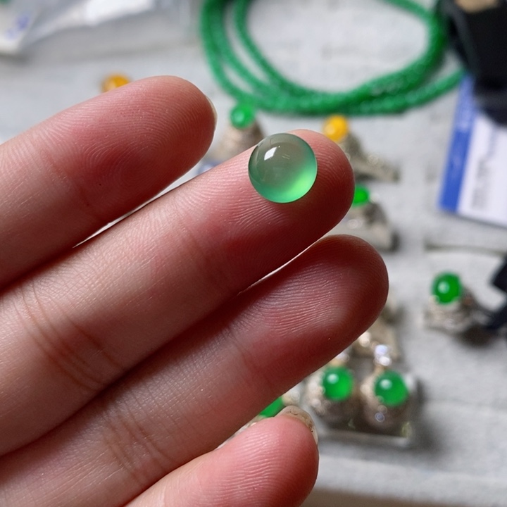 翡翠戒指未镶嵌嗑****?翡翠冰种