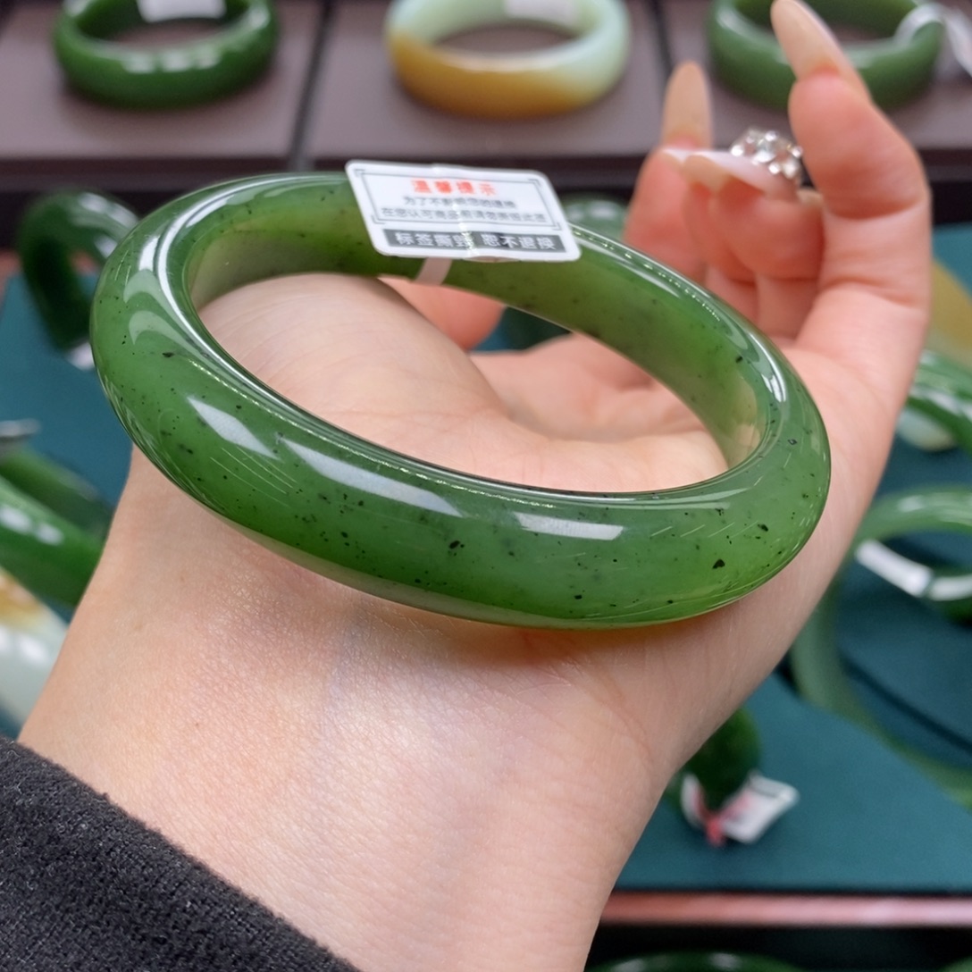 和田玉（碧玉）未镶嵌手镯