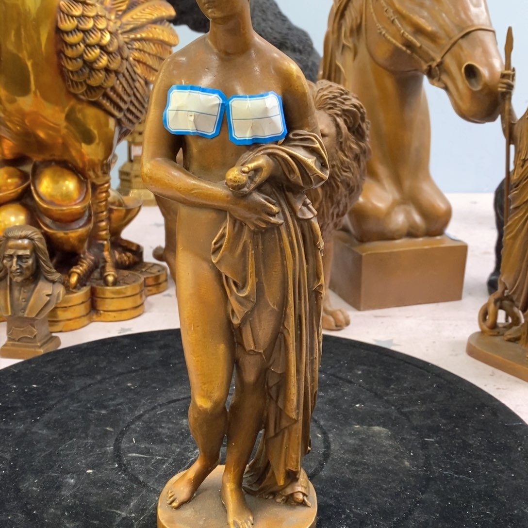 黄铜材质苹果美女摆件