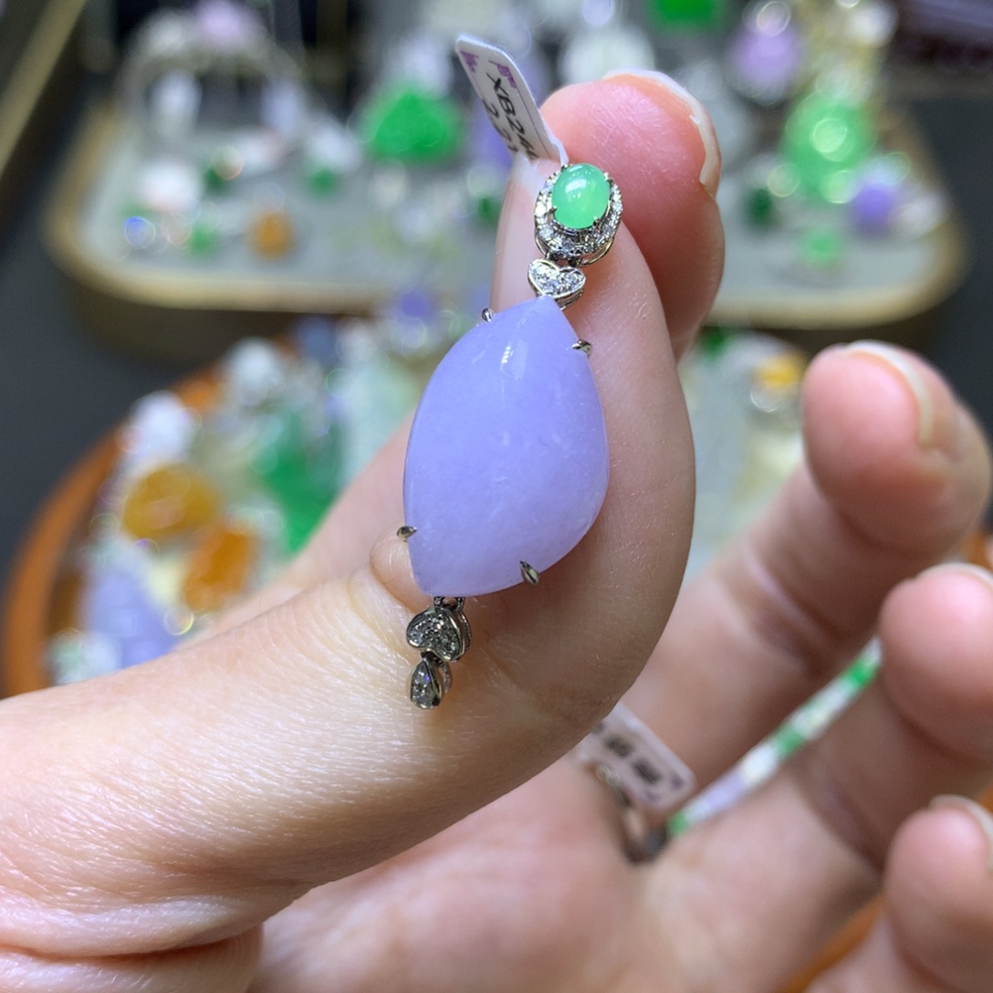 翡翠颈饰18K金镶嵌翡翠吊坠项链