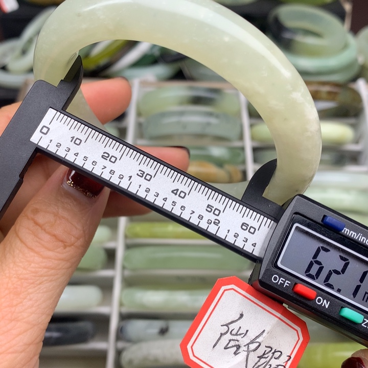 蛇纹石玉未镶嵌手镯561