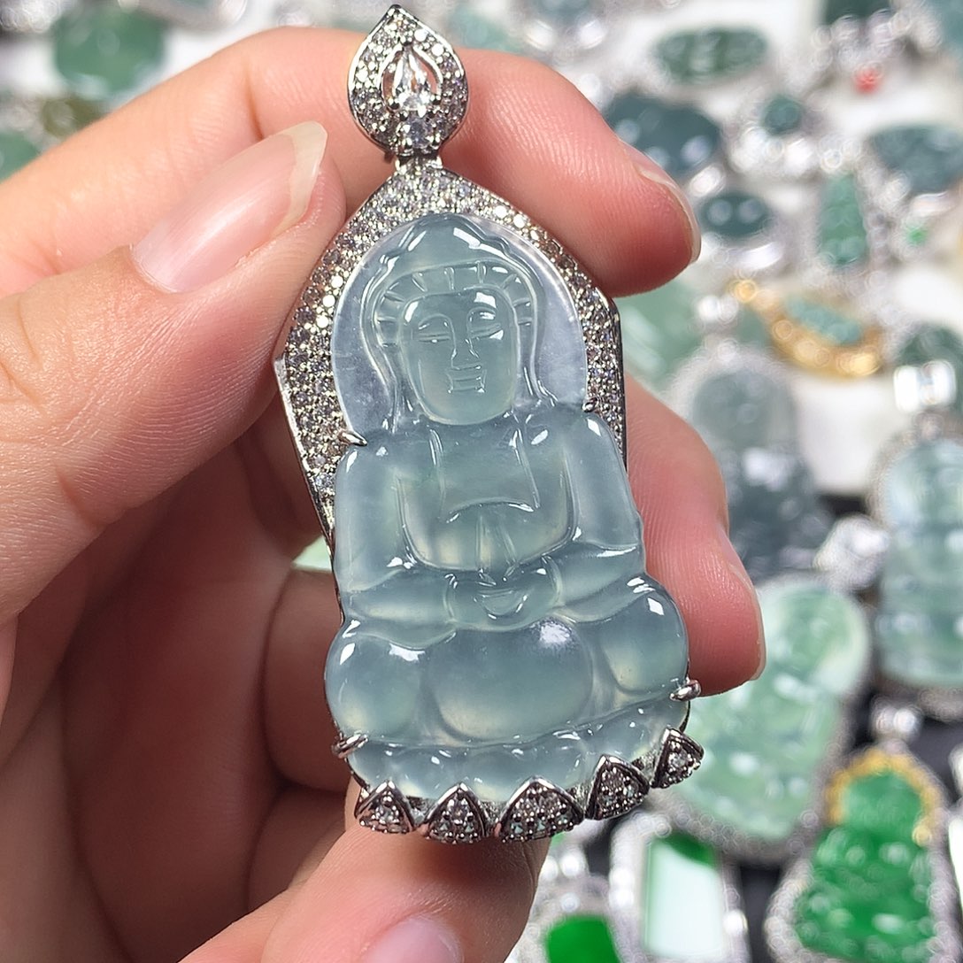 翡翠未镶嵌颈饰观音