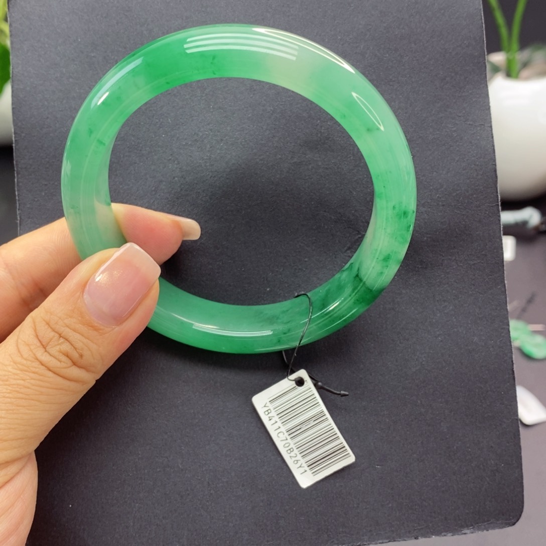 石英质玉未镶嵌手镯陈*