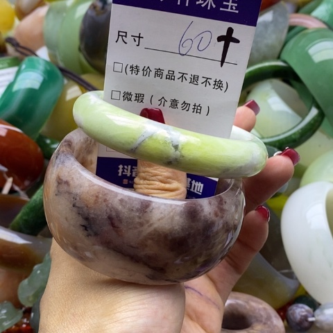 蛇纹石玉手镯未镶嵌