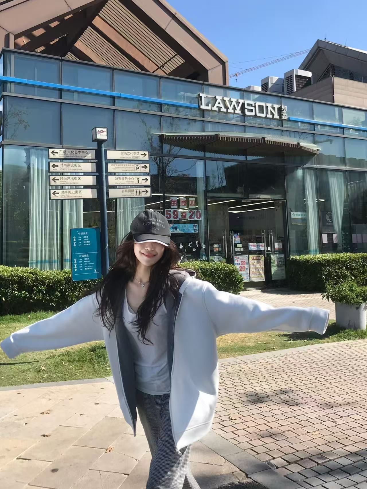 尹千金J【冷调女高】韩系慵懒风连帽卫衣女早秋宽松显瘦上衣W257427