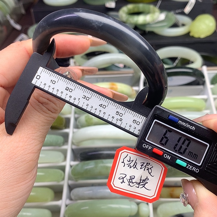 蛇纹石玉手镯未镶嵌669