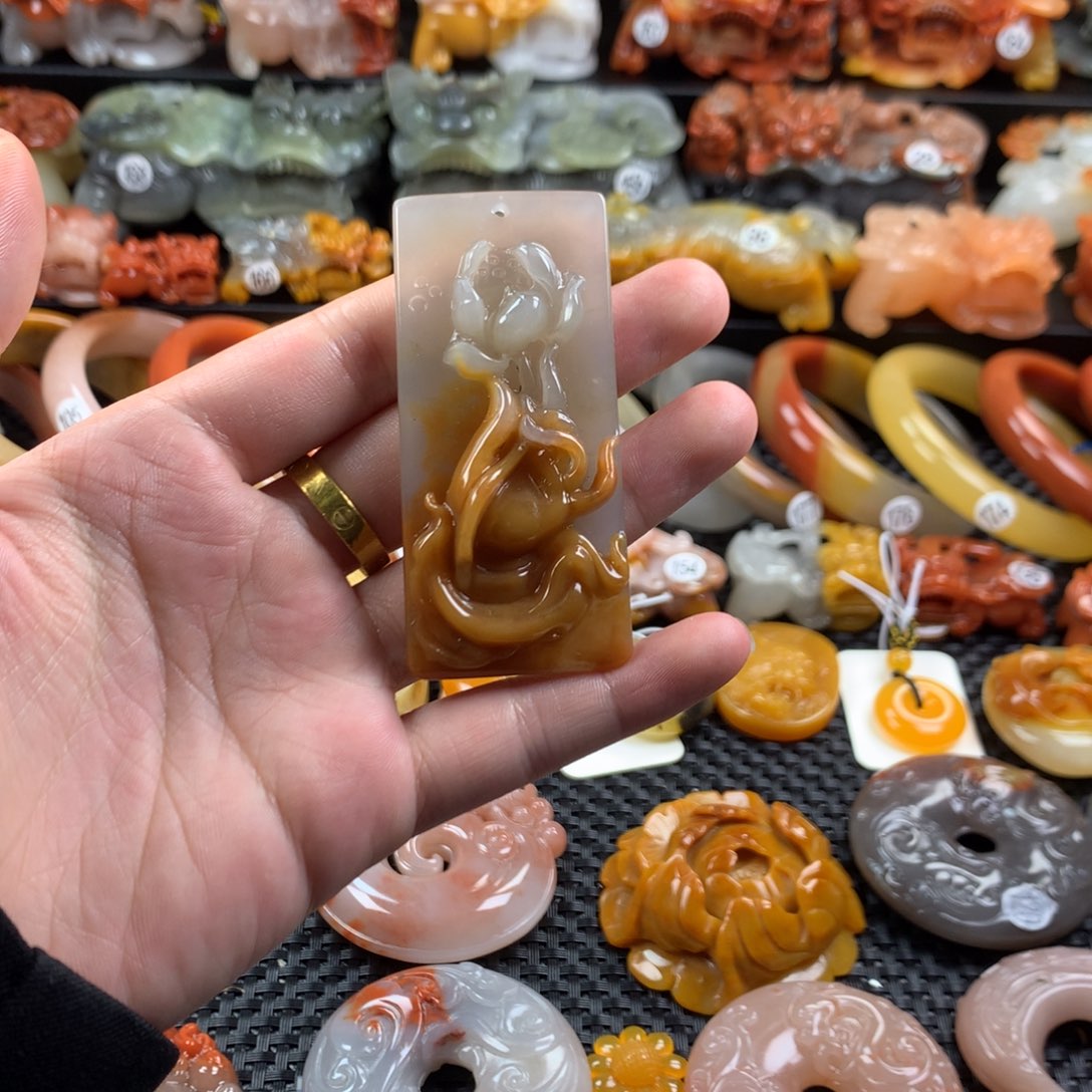 石英质玉（黄龙玉）未镶嵌挂件