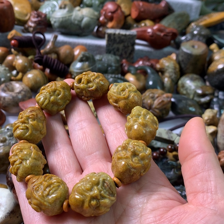 未镶嵌岫岩河磨玉（透闪石质玉）把件