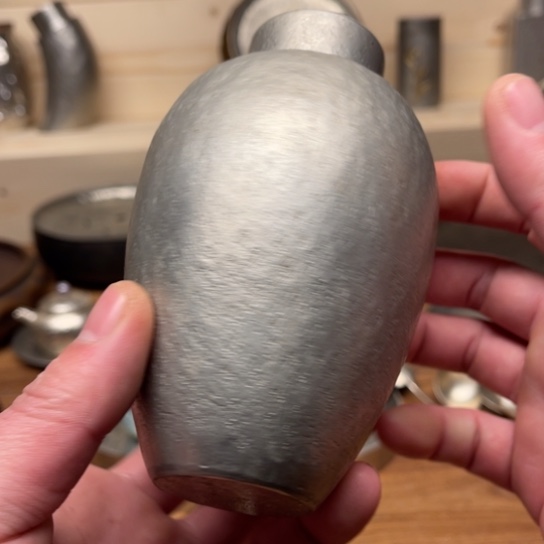 半**师茶叶罐………………………………………………