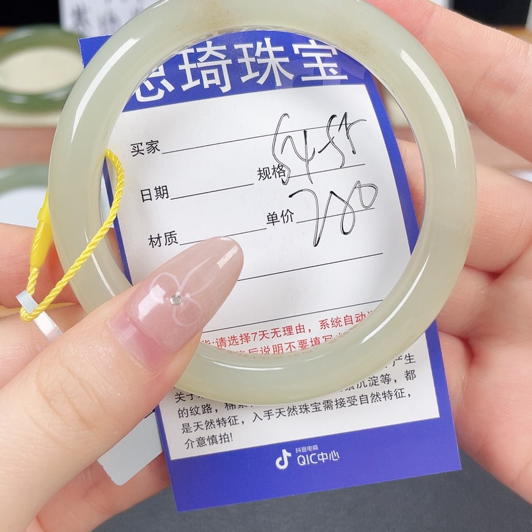 和田玉手镯未镶嵌