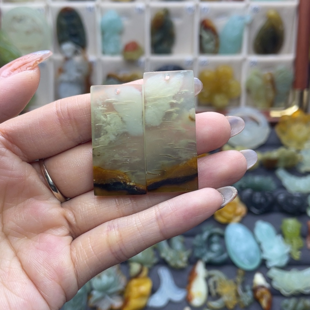 蛇纹石玉未镶嵌颈饰