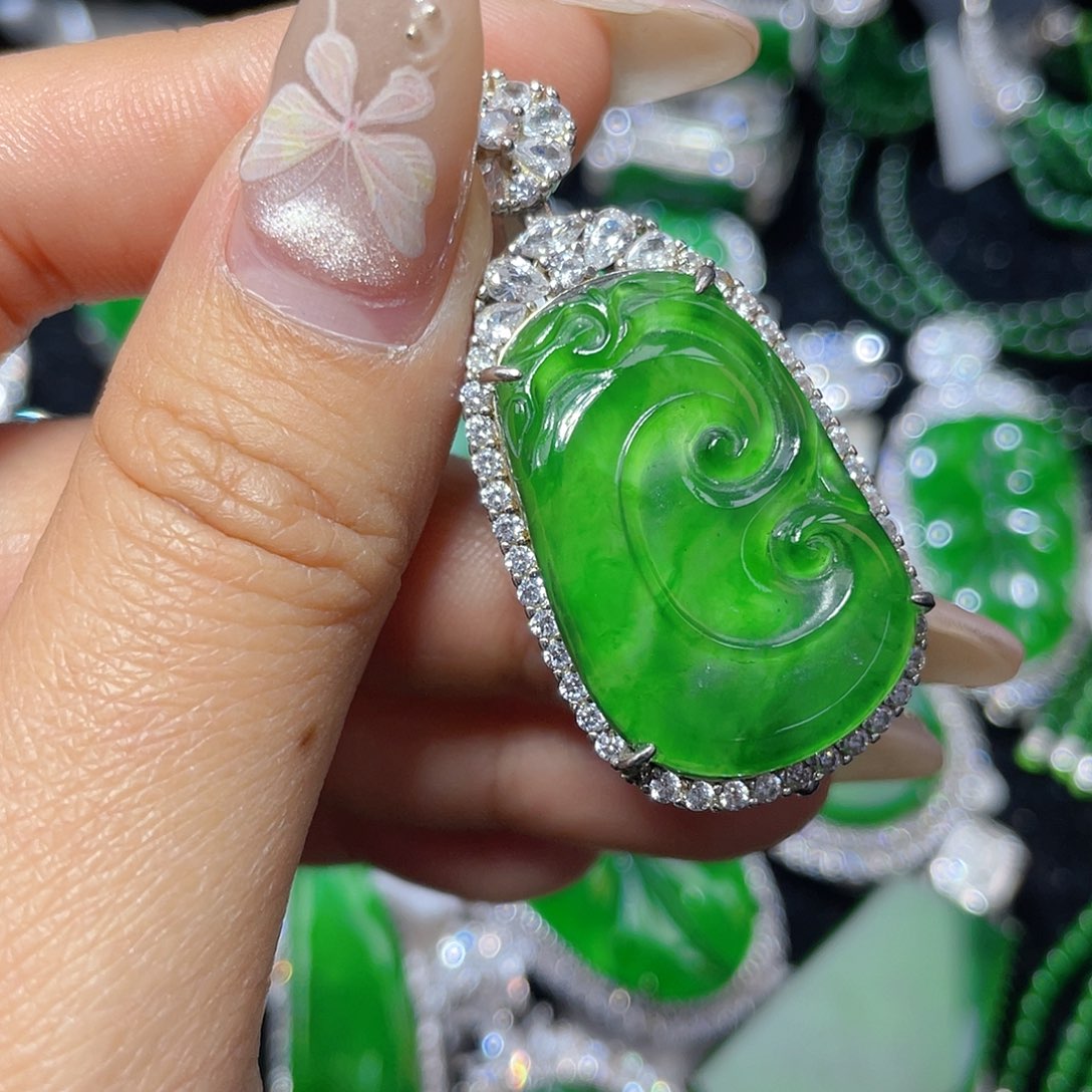 翡翠颈饰银S925镶嵌翡翠