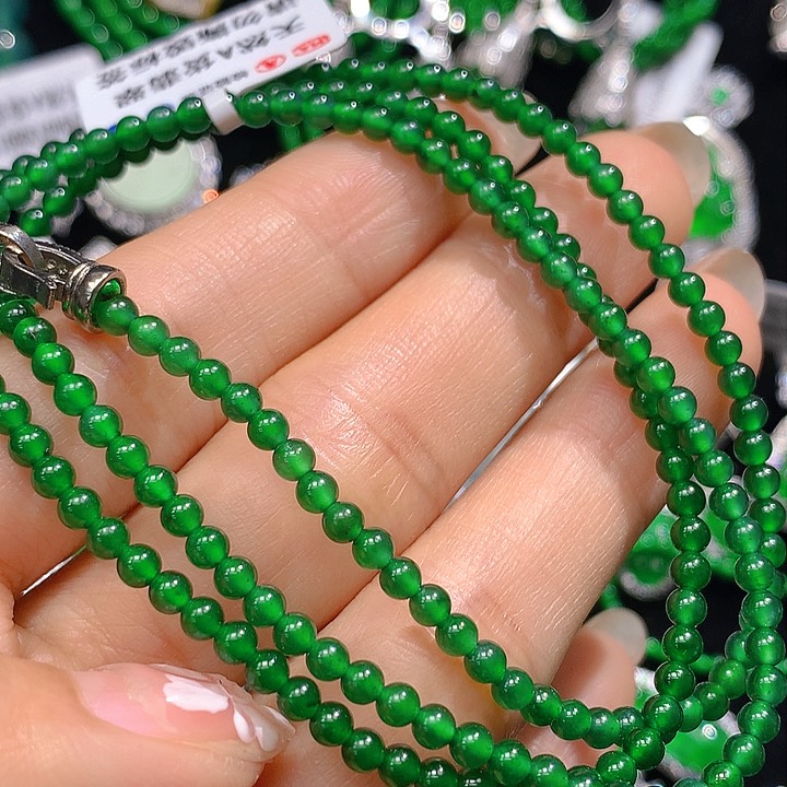 翡翠颈饰未镶嵌翡翠