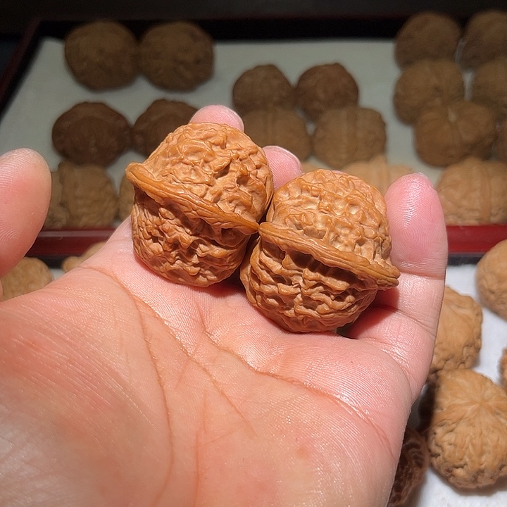 晓***鬼木42.5红十字。          
