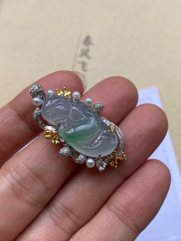 冰种飘颜色翡翠小仙女吊坠