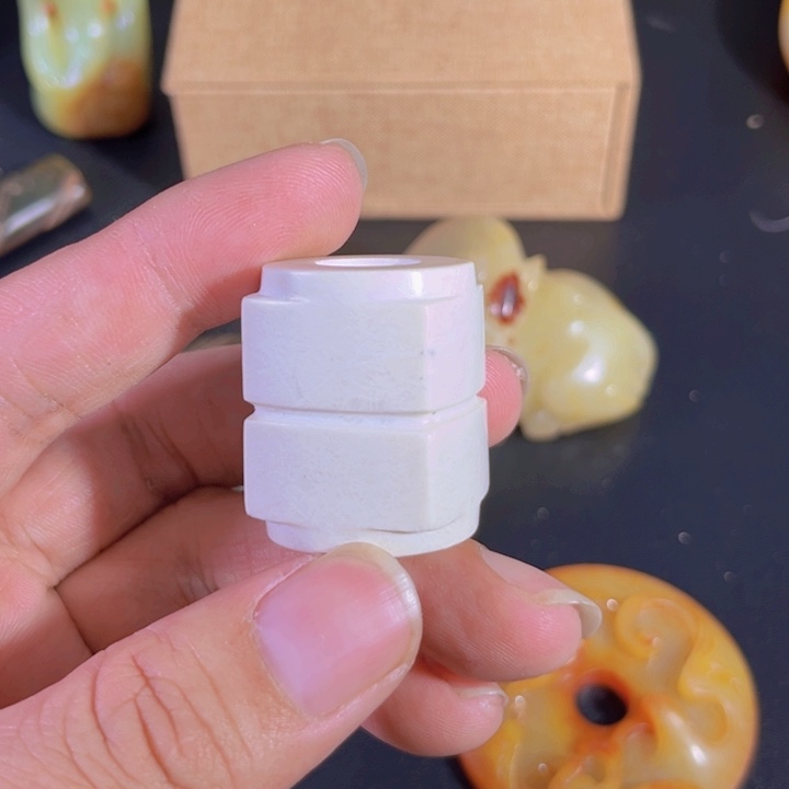 和田玉（糖玉）颈饰未镶嵌一****一