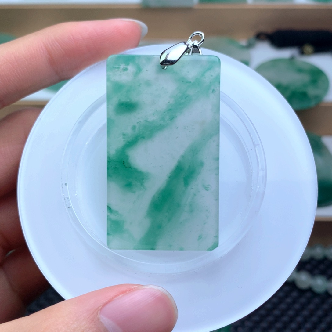 石英质玉吊坠(赠链)未镶嵌叶**资