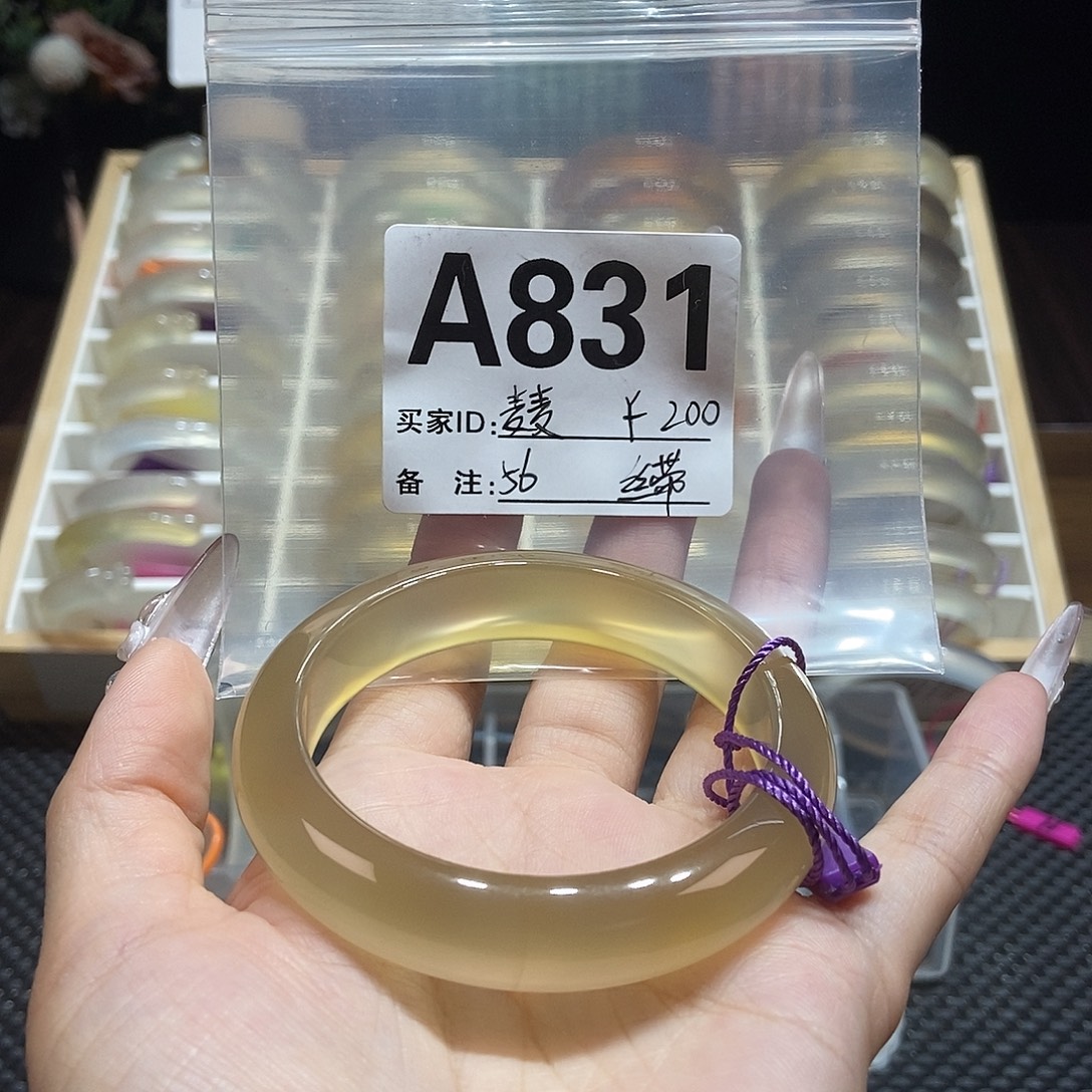 ****麦玛瑙/玉髓未镶嵌手镯831
