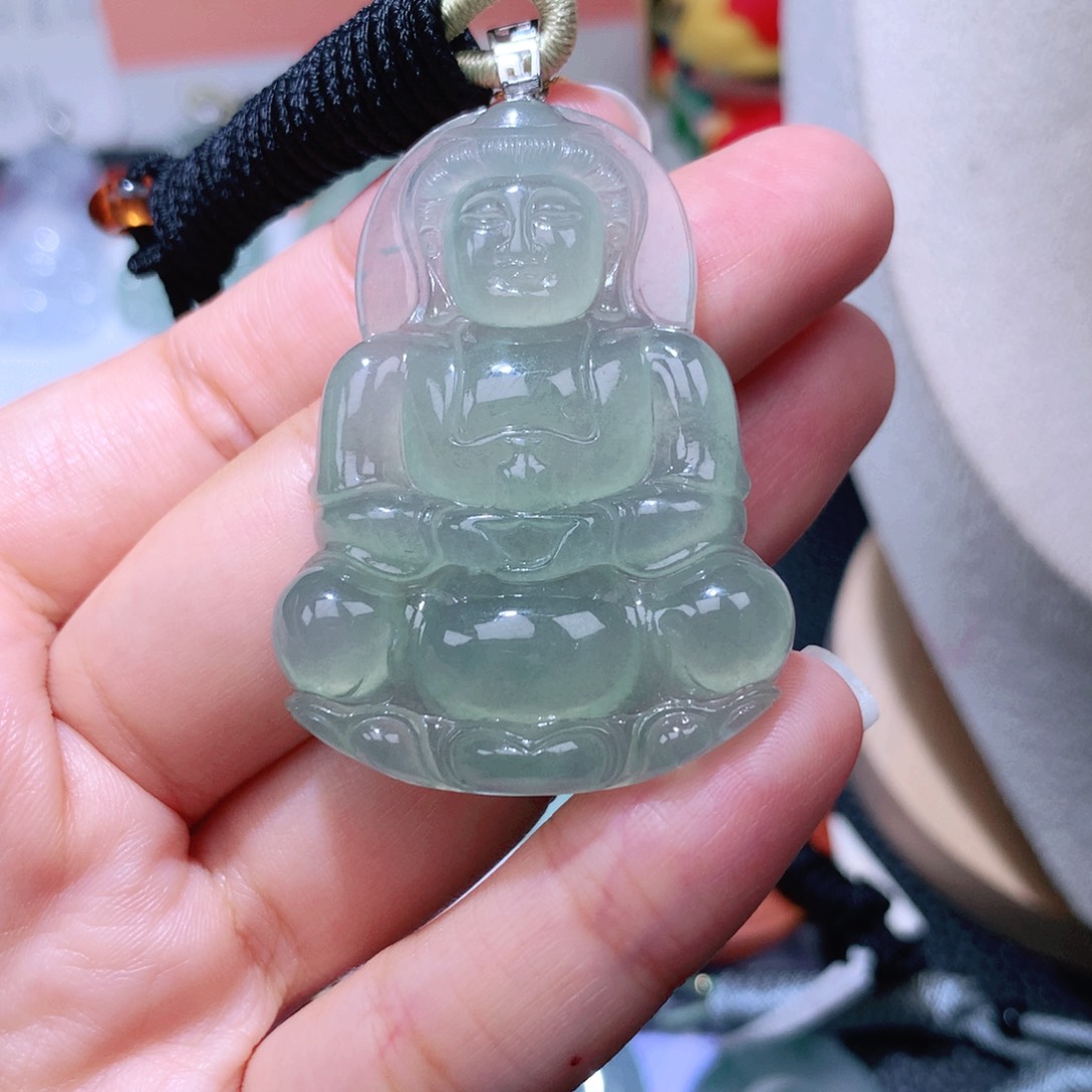 颈饰18K金镶嵌翡翠观音