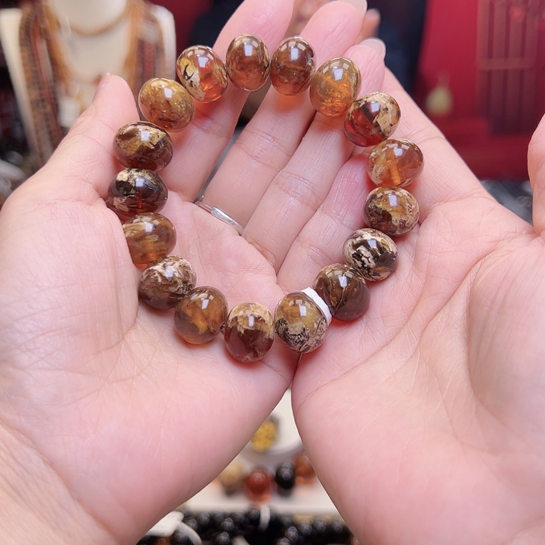 琥珀裸石未镶嵌阳*抚顺琥珀15溶洞