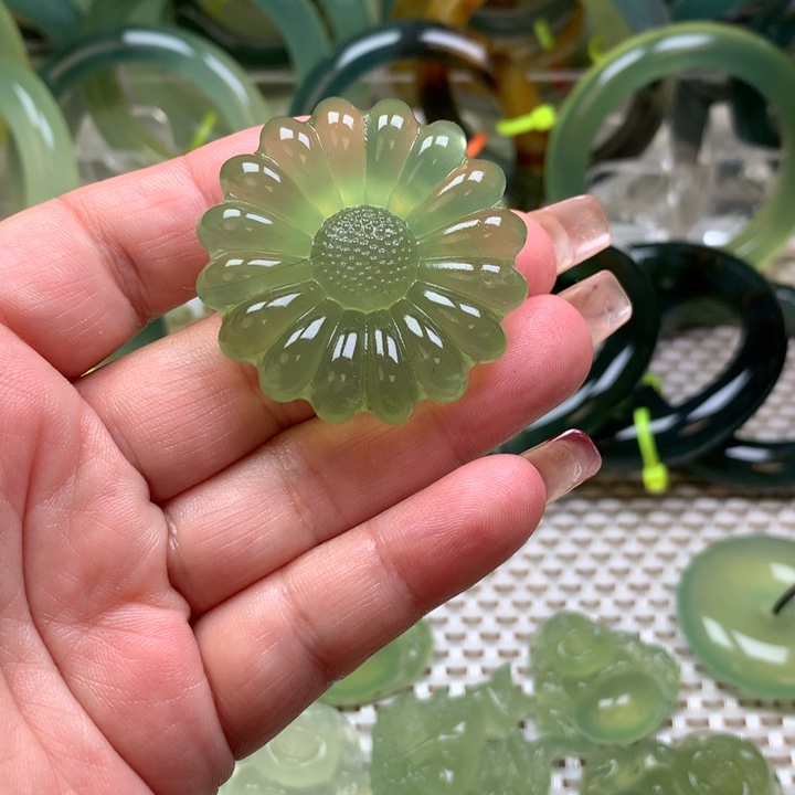 蛇纹石玉挂坠未镶嵌