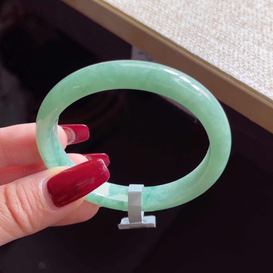 翡翠手镯未镶嵌手镯