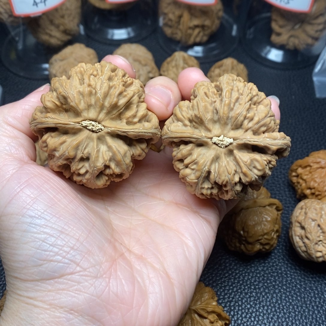 文玩核桃把件瑀****r粗筋