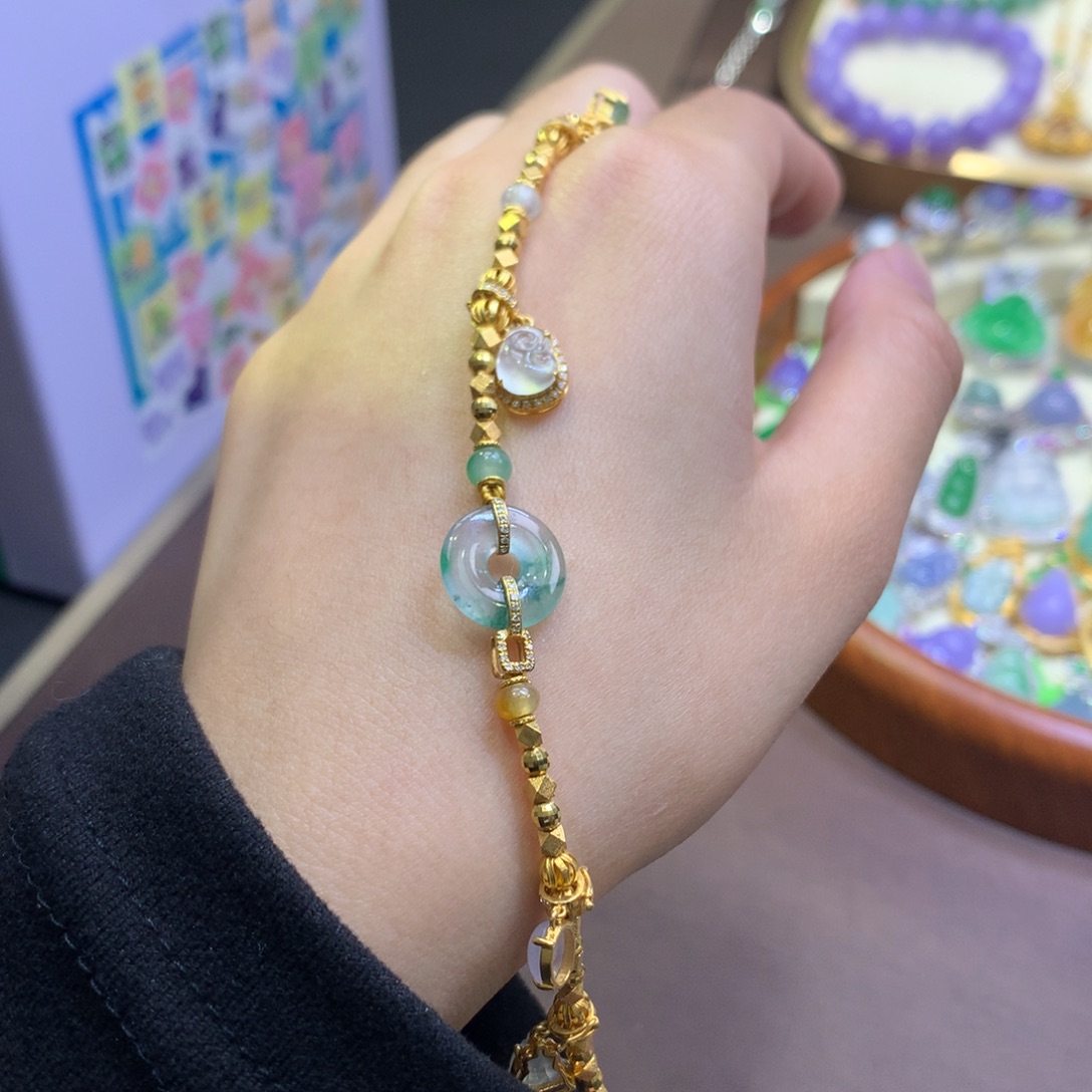 翡翠18K金镶嵌颈饰翡翠