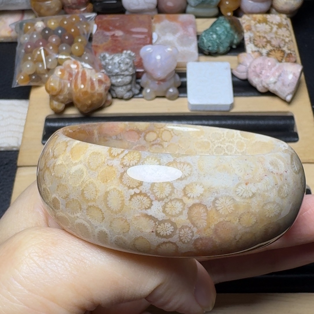 硅化玉55.5黄粉双面花，适度盘盘未镶嵌