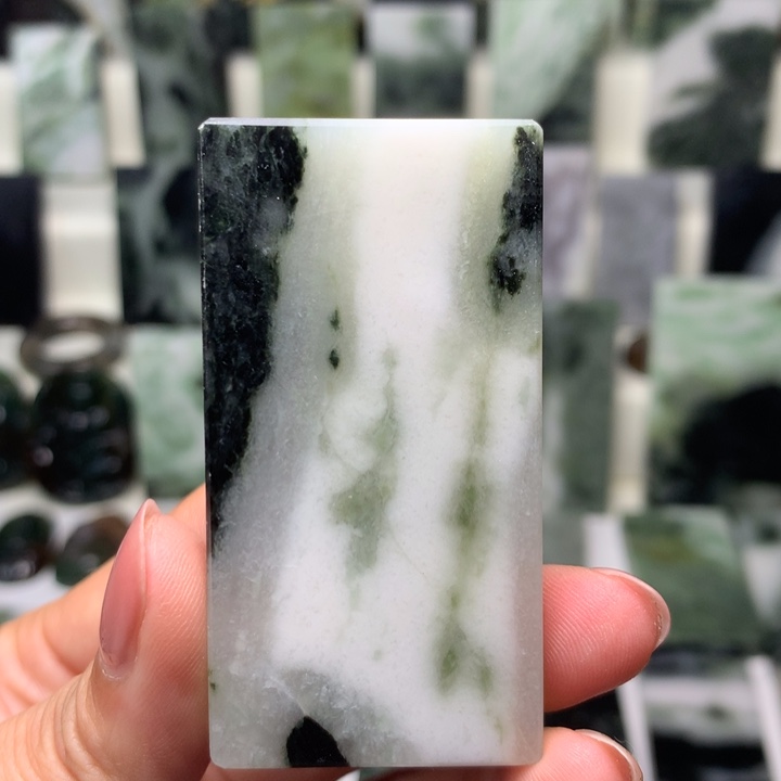 独山玉颈饰未镶嵌