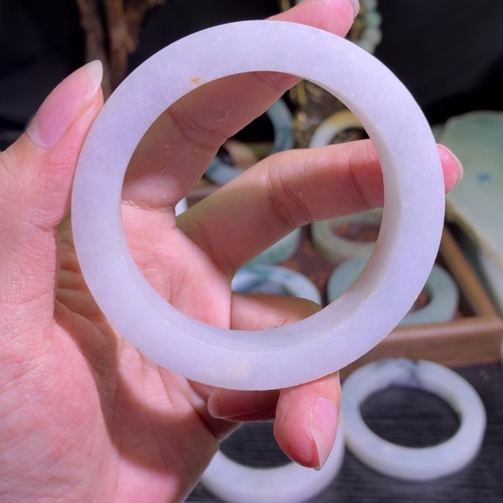 定制翡翠未镶嵌天然翡翠A货毛胚手镯